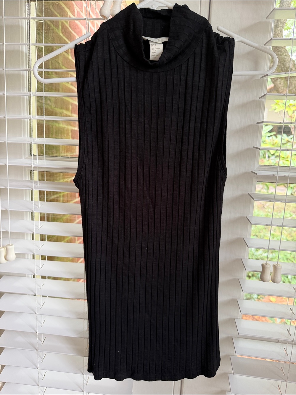 Sleeveless Ribbed Mock Neck Shirt - Black